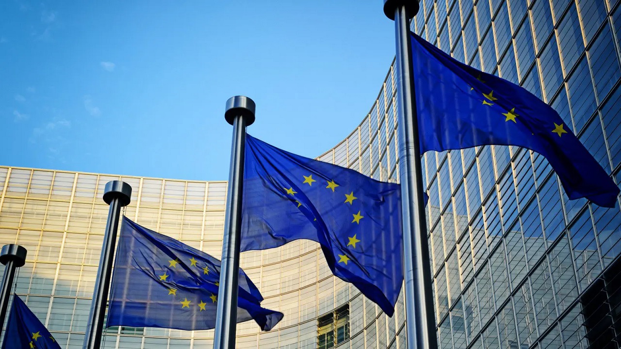 EU with Strict Rules for Tech Companies and Their Online Content