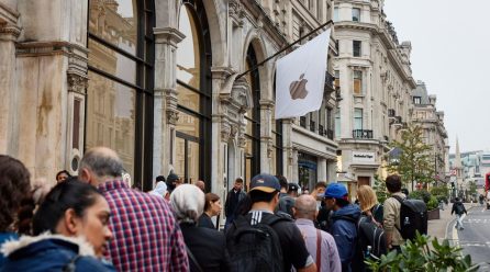 Apple Explores AI-Powered Search, Signaling Potential Break from Google